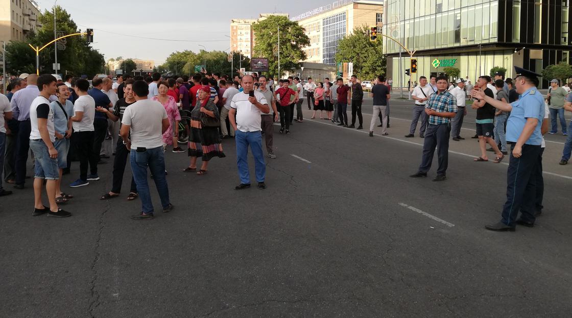 "Нам не нужна помощь от Шымкента": митингующие выдвинули новые требования