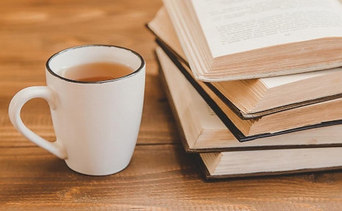 Книги и чашка чая