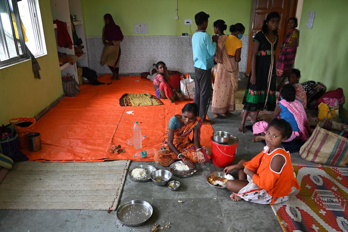 Эвакуированные индийцы в местах убежища