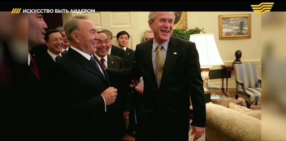 Ильясов раскрыл тайну знаменитого "веселого" фото Назарбаева с Бушем-младшим