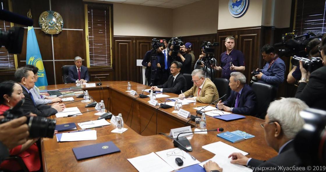 Выборы в Казахстане: Токаев сдает экзамен лингвистической комиссии