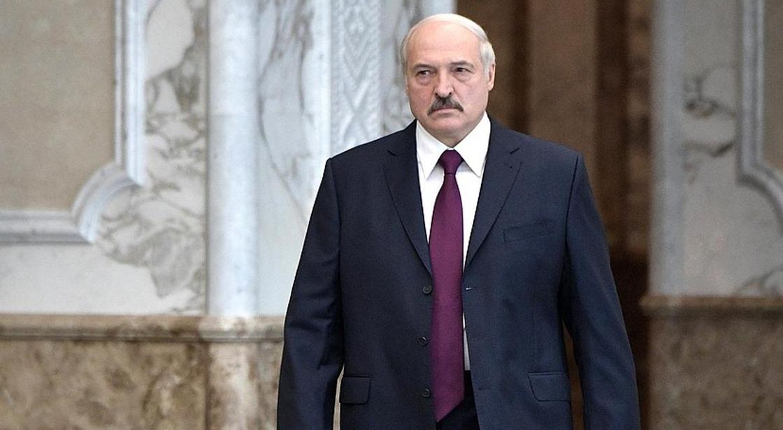 Лукашенко заявил, что Беларусь покупает нефть в других странах, чтобы не стоять на коленях перед Россией