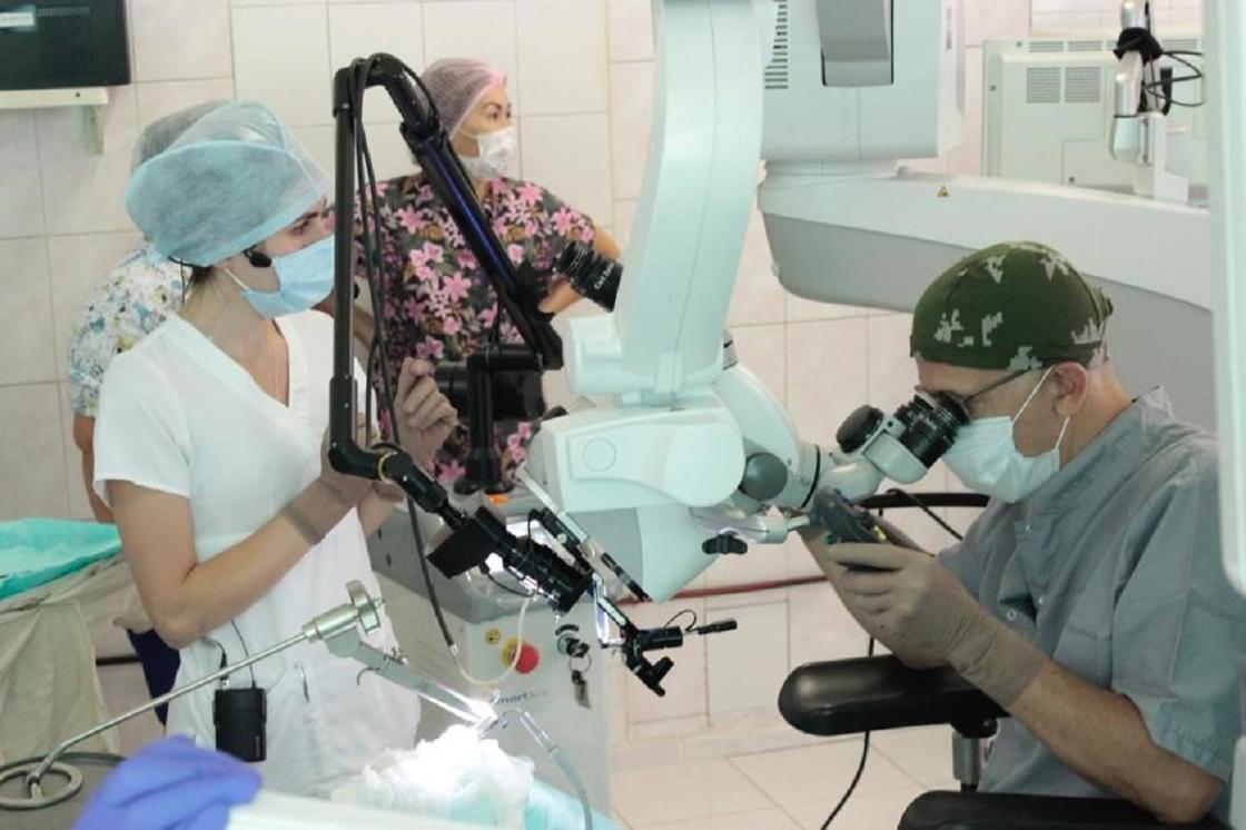 В клинике КазНМУ имени С.Д. Асфендиярова «Аксай» проводится хирургический мастер-класс для лор-врачей