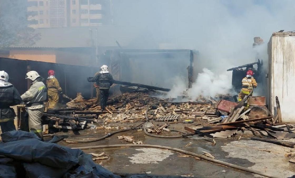 Место взрыва в жилом доме в Кызылорде