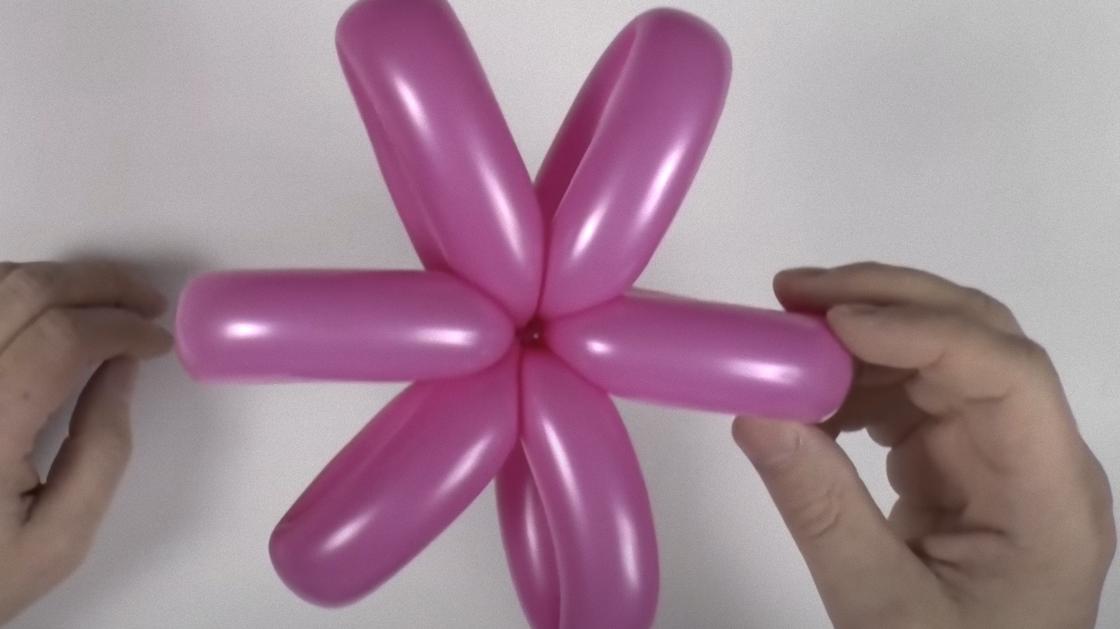 Как сделать цветок из шарика?