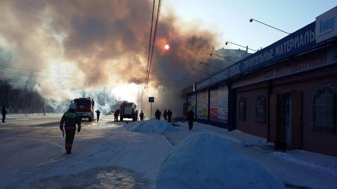 Крупный пожар произошел в магазине в Костанае (фото) Крупный пожар произошел в магазине в Костанае (фото)