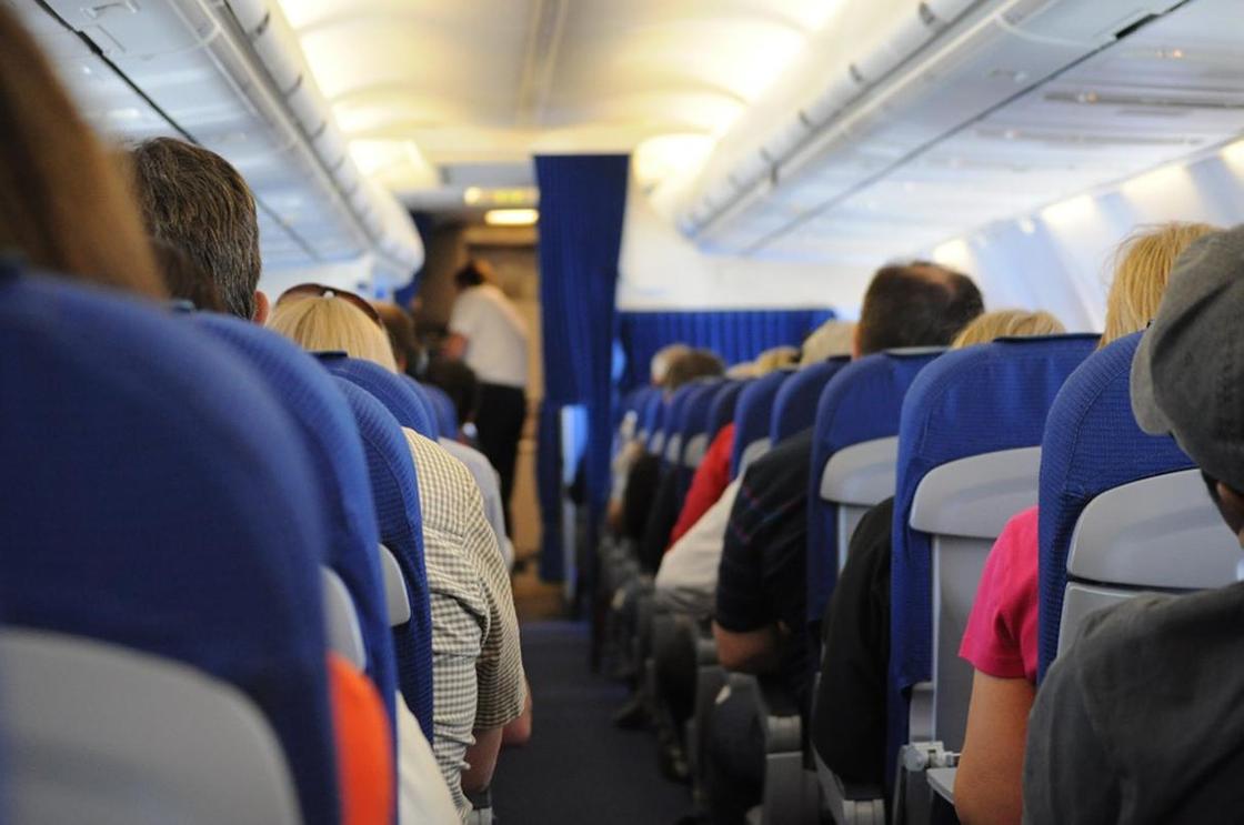 Двух пассажиров оштрафовали за секс на борту самолета
