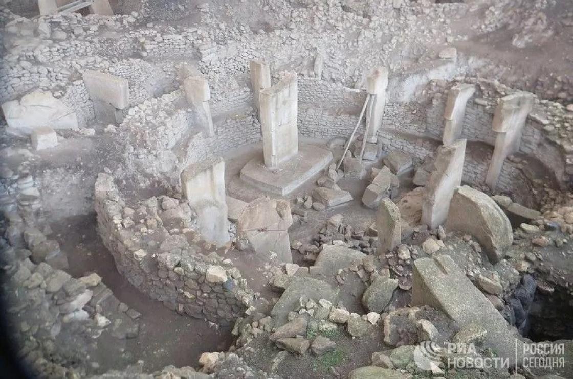 Археологи нашли в древнейшем храме на Земле "следы богов" Археологи нашли в древнейшем храме на Земле "следы богов"