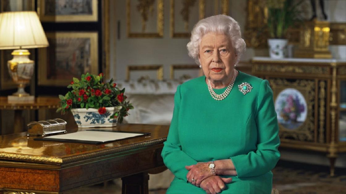 Коронавирус: королева Елизавета II призвала британцев к самодисциплине и решимости