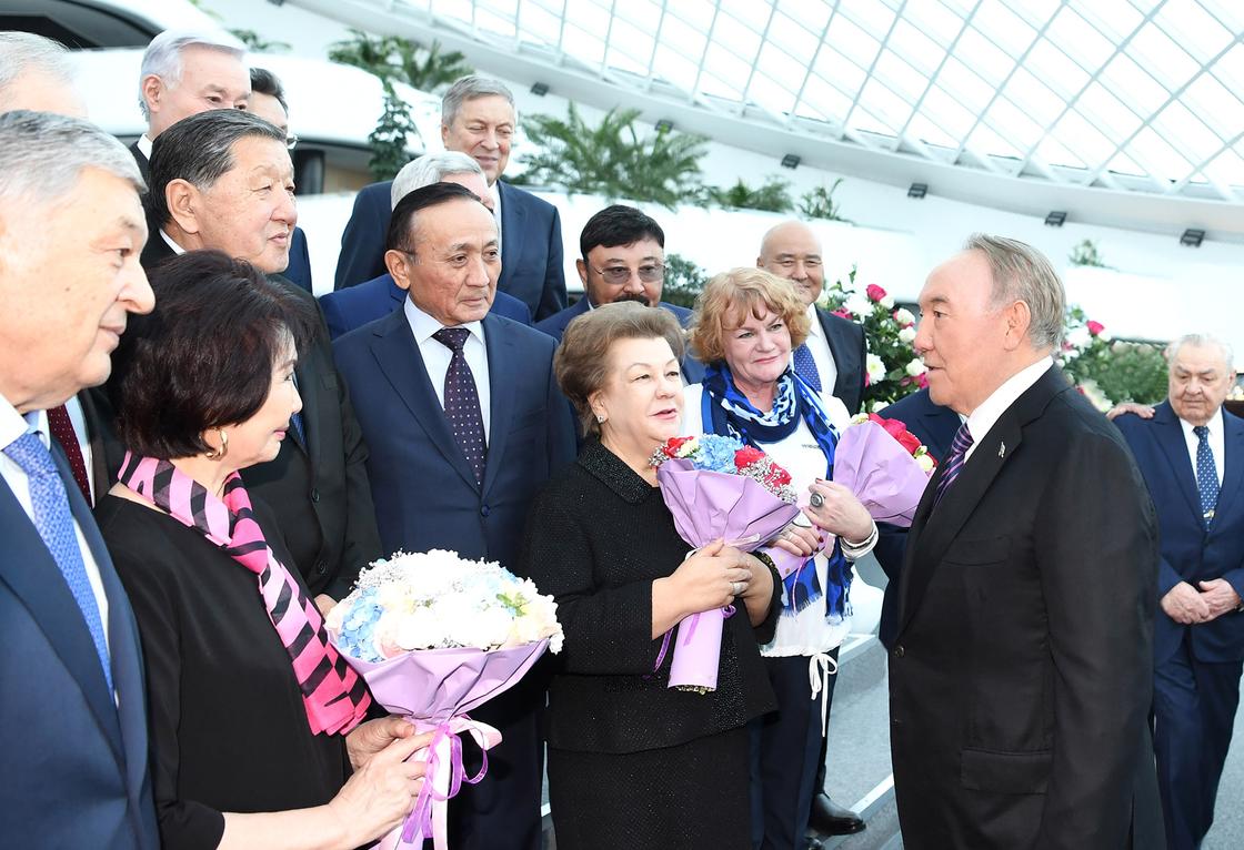 Назарбаев встретился с первостроителями столицы