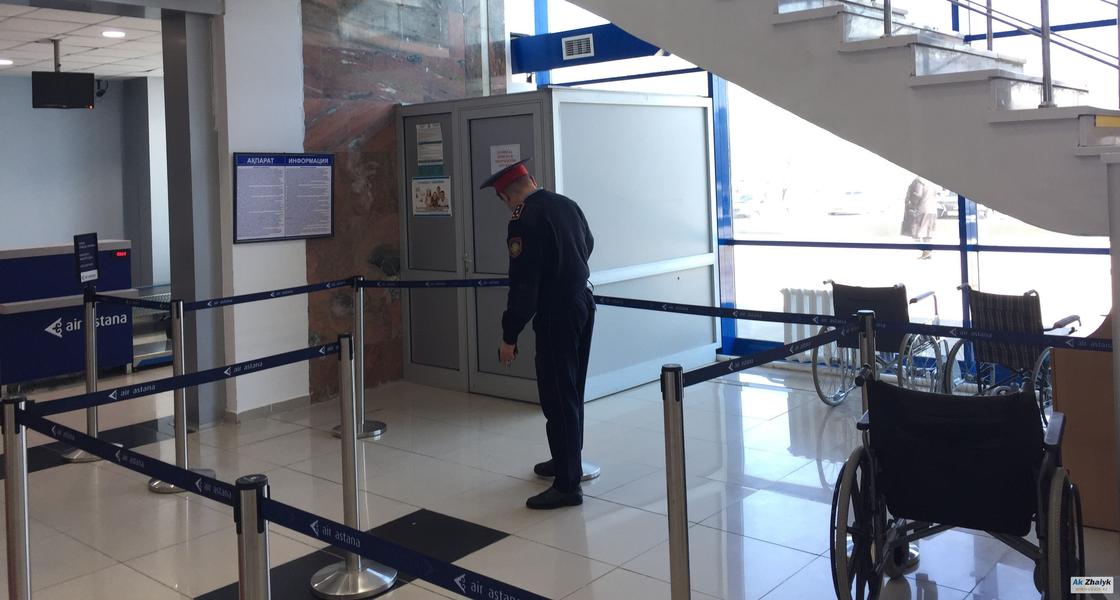 Выстреливший в аэропорту Атырау полицейский награждался медалью "За мужество"