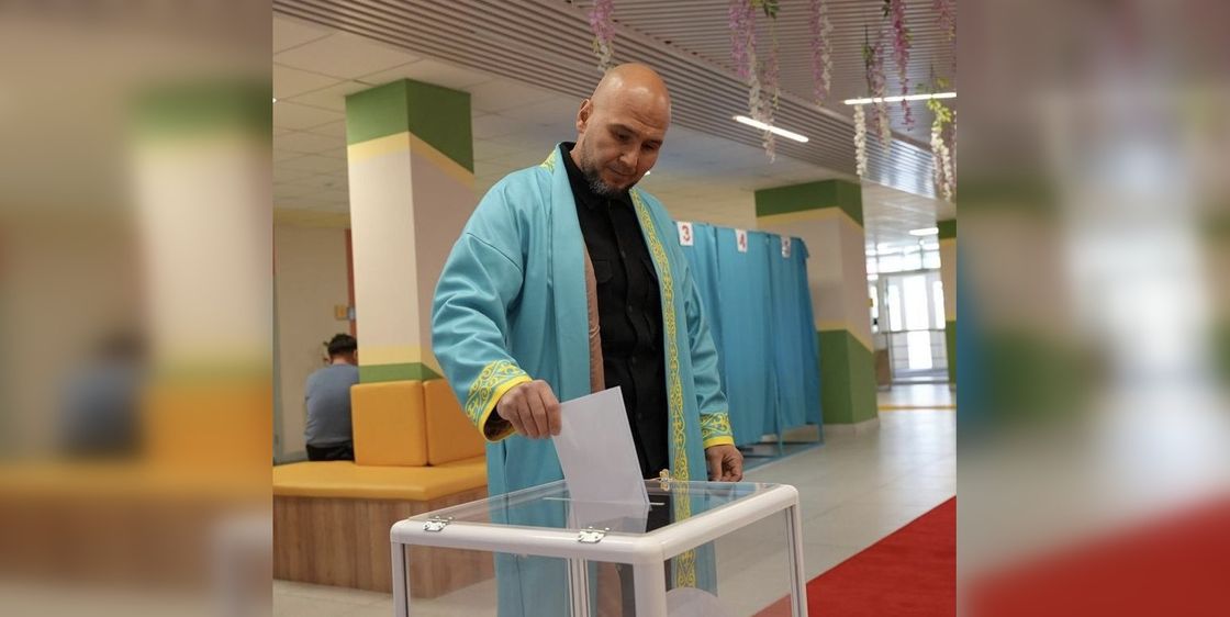 Спортсмены на избирательном участке