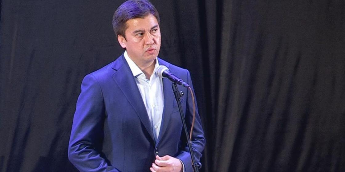 "Никогда отсюда не уезжайте, пусть едут к нам": Аким Шымкента заявил, что гордится молодежью "Никогда отсюда не уезжайте, пусть едут к нам": Аким Шымкента заявил, что гордится молодежью