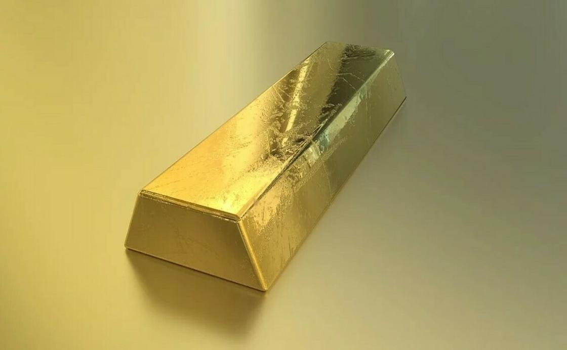 Өзбекстандық ерлі-зайыптылар немересінің жөргегіне алтын салып, Қазақстанға өткізбек болған