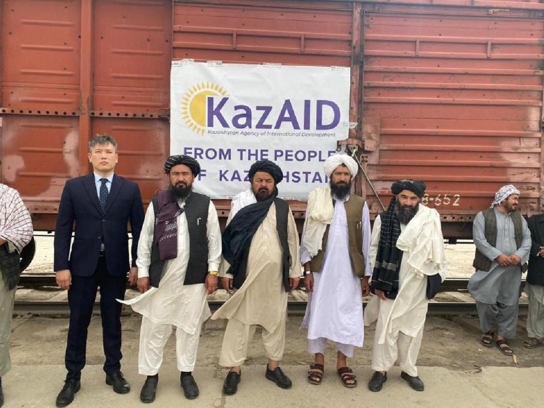 Гумпомощь Казахстана, прибывшая в Афганистан