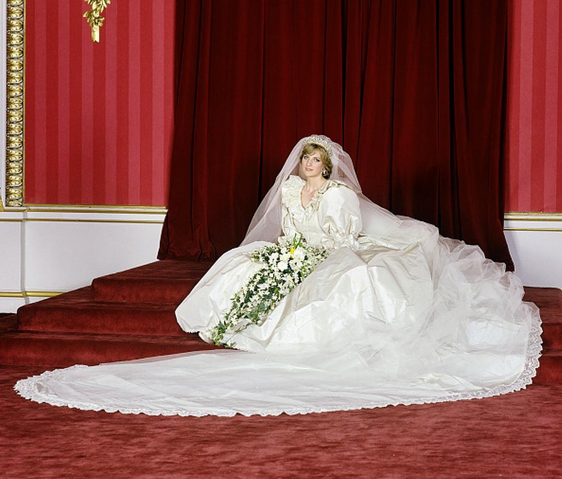 Принцесса Диана в свадебном платье