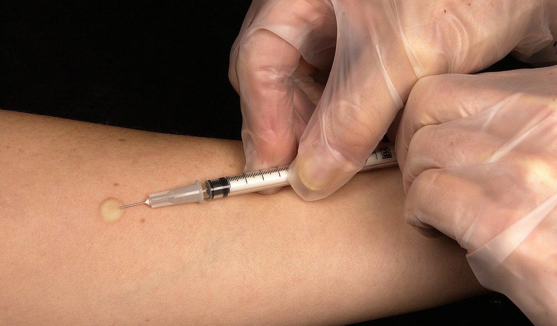 "Бесплодие и осложнения": на волнения граждан на тему вакцинации ответили в МЗ