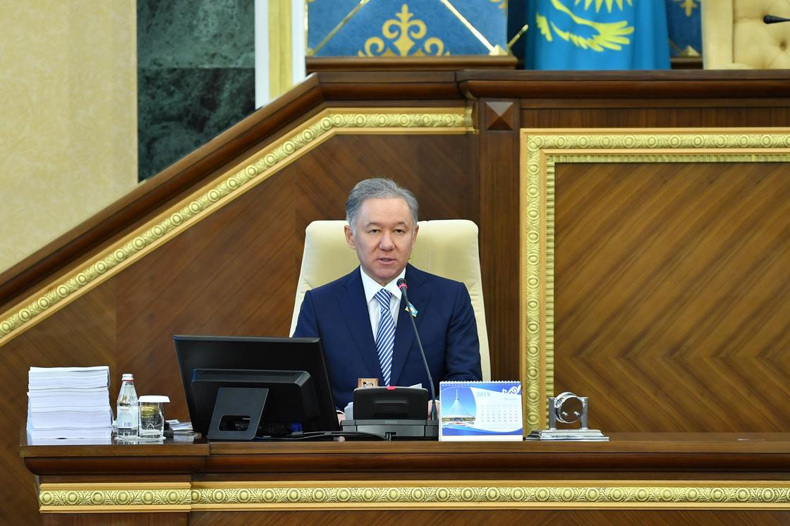 Нурлан Нигматулин сообщил о продлении парламентской сессии