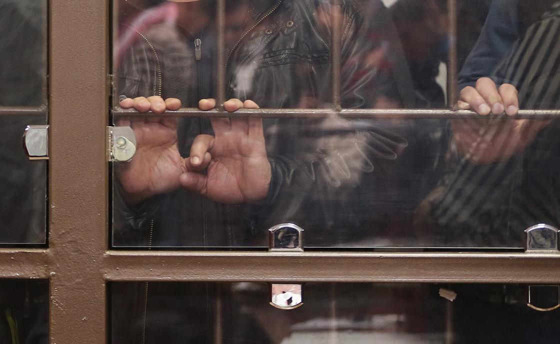 Жгли раскаленным утюгом и насиловали: похитивших гея парней в Нур-Султане осудили