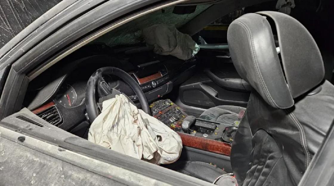 Автомобиль попал в аварию Автомобиль попал в аварию