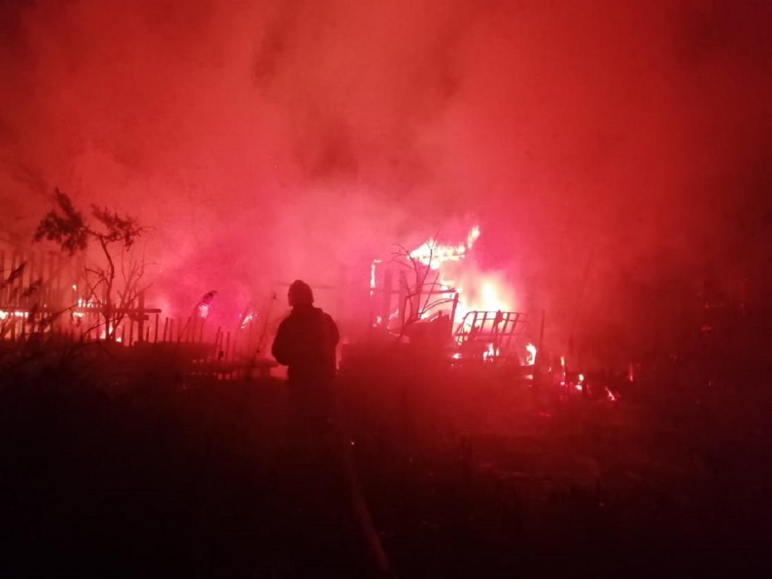 Пять тел, включая двоих детей, нашли в сгоревшем доме в Степногорске