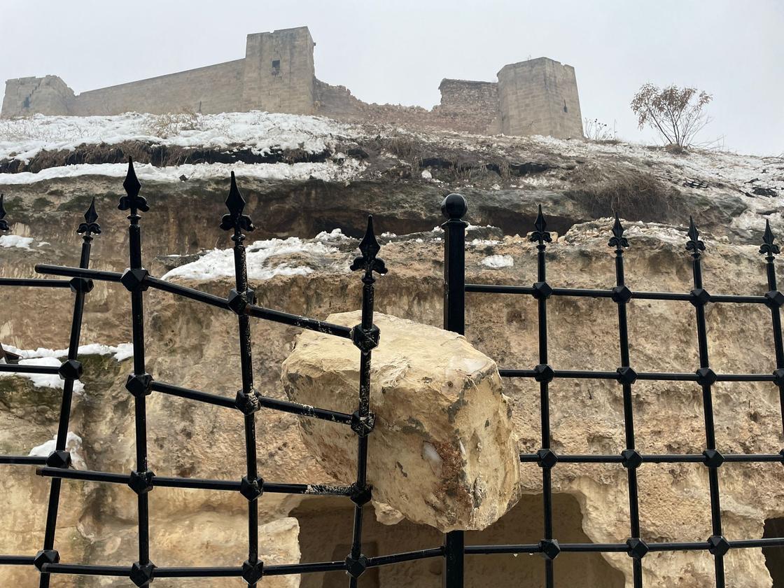 Историческая крепость в Газиантепе после землетрясения