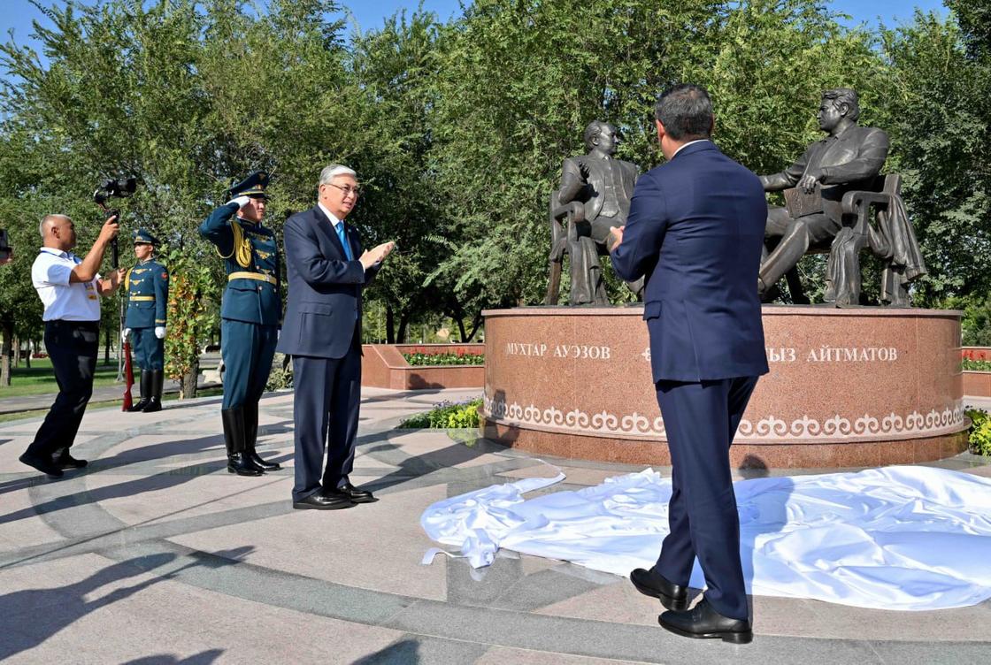 Касым-Жомарт Токаев и Садыр Жапаров Касым-Жомарт Токаев и Садыр Жапаров