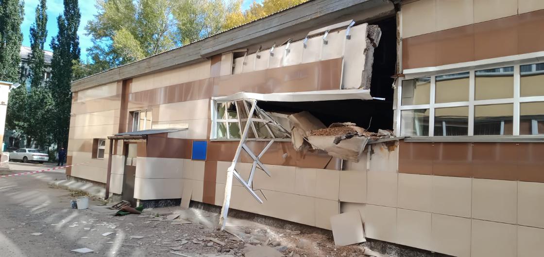Обрушение крыши в Павлодаре