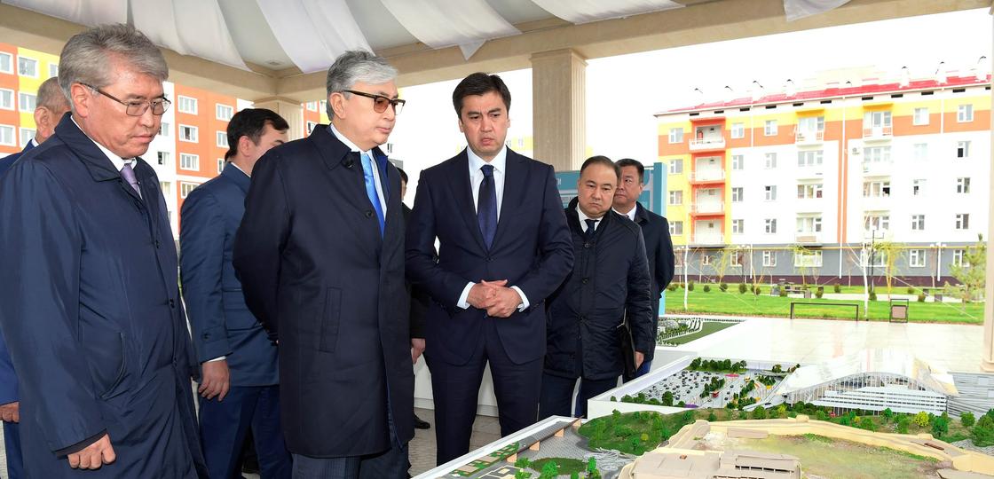 Аким Шымкента представил президенту Казахстана городскую цитадель