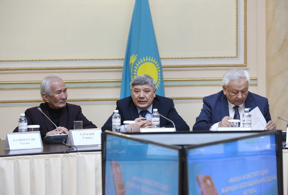 Встреча в алматинском Доме Дружбы по разъяснению проекта новой Конституции страны