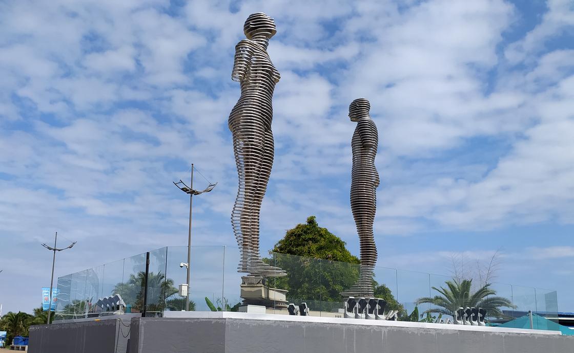 Скульптура "Али и Нино" в Батуми