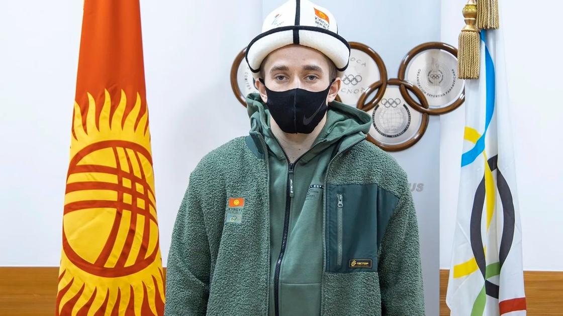 Максим Гордеев в парадной форме сборной Кыргызстана
