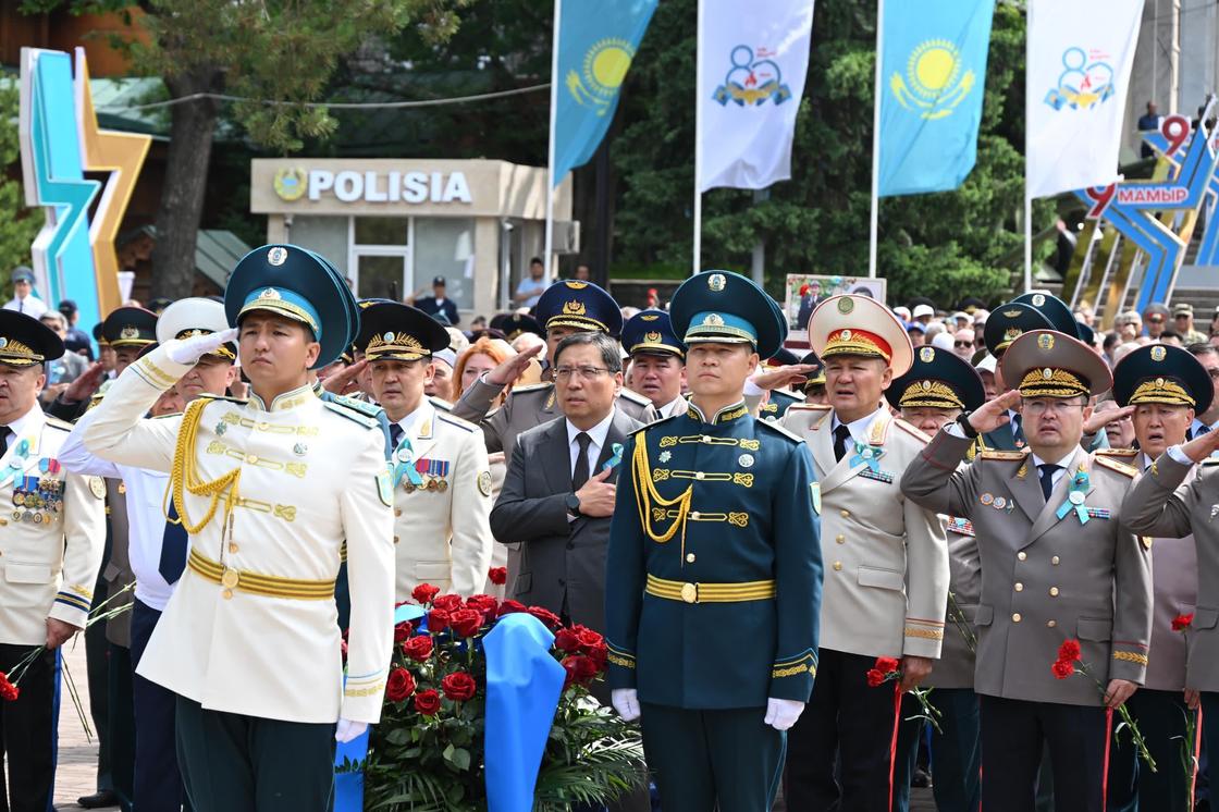 Возложение цветов Возложение цветов