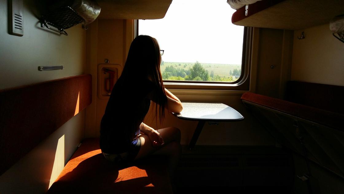 Россиянка нашла жителя Алматы, с которым познакомилась в поезде