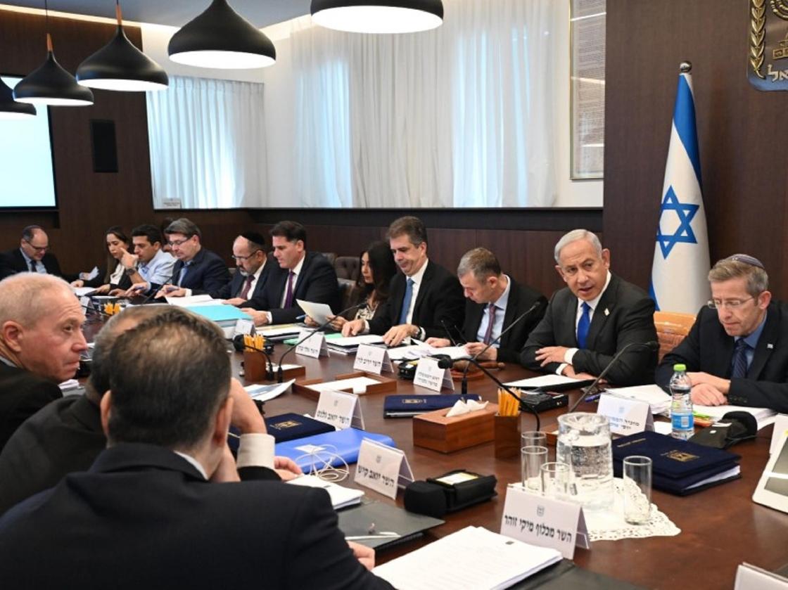 Израиль премьер-министрі үкіметте сөз сөйлеп отырған сәт
