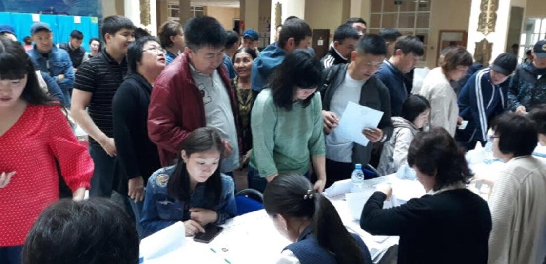 Международные наблюдатели отмечают высокую явку среди избирателей Усть-Каменогорска
