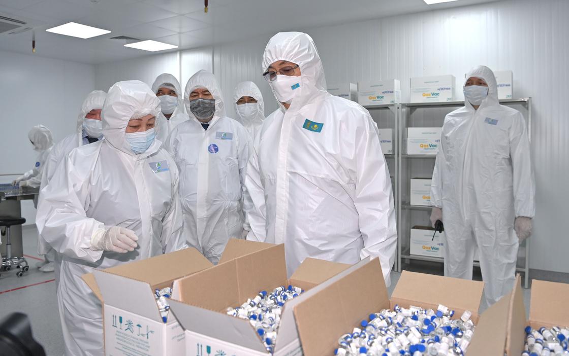 Касым-Жомарт Токаев посетил биофармацевтический завод иммунобиологических препаратов