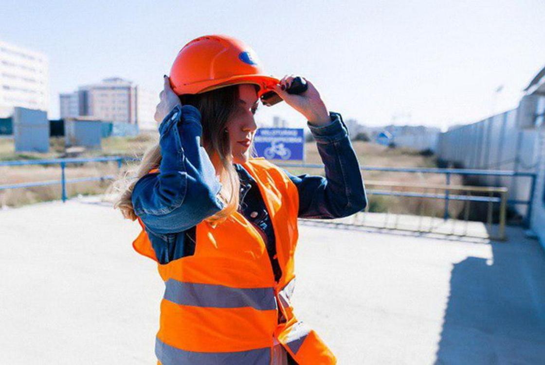 Как следят за безопасностью работников на стройке в Казахстане