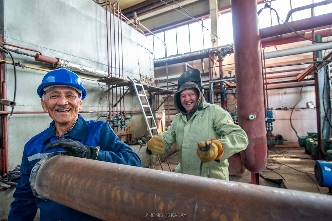 Рабочие на заводе