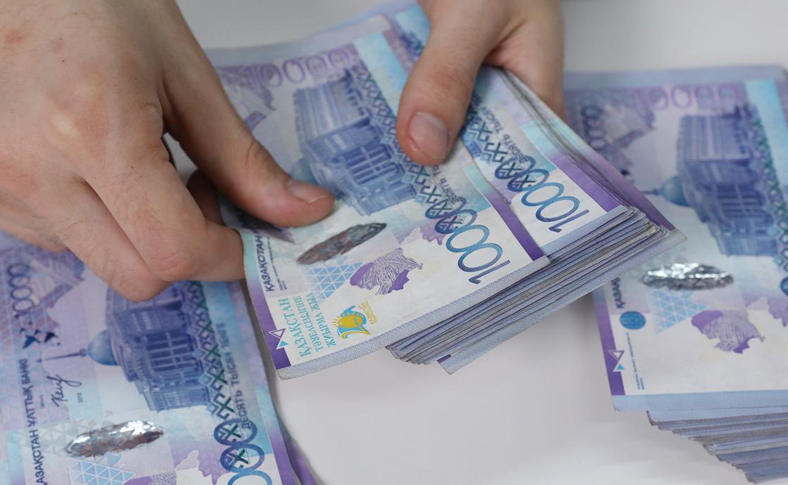 Пяти миллионам казахстанцев спишут пени по кредитам