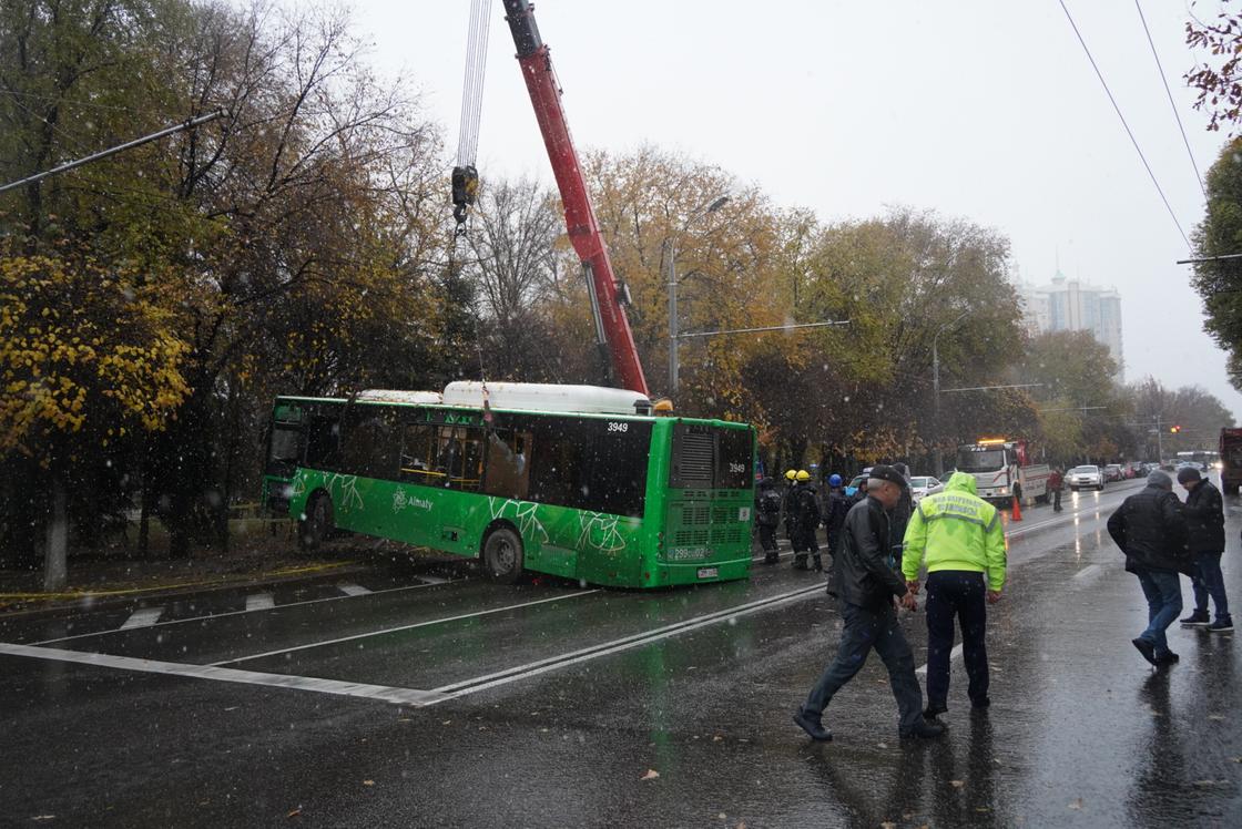 Автобус попал в аварию