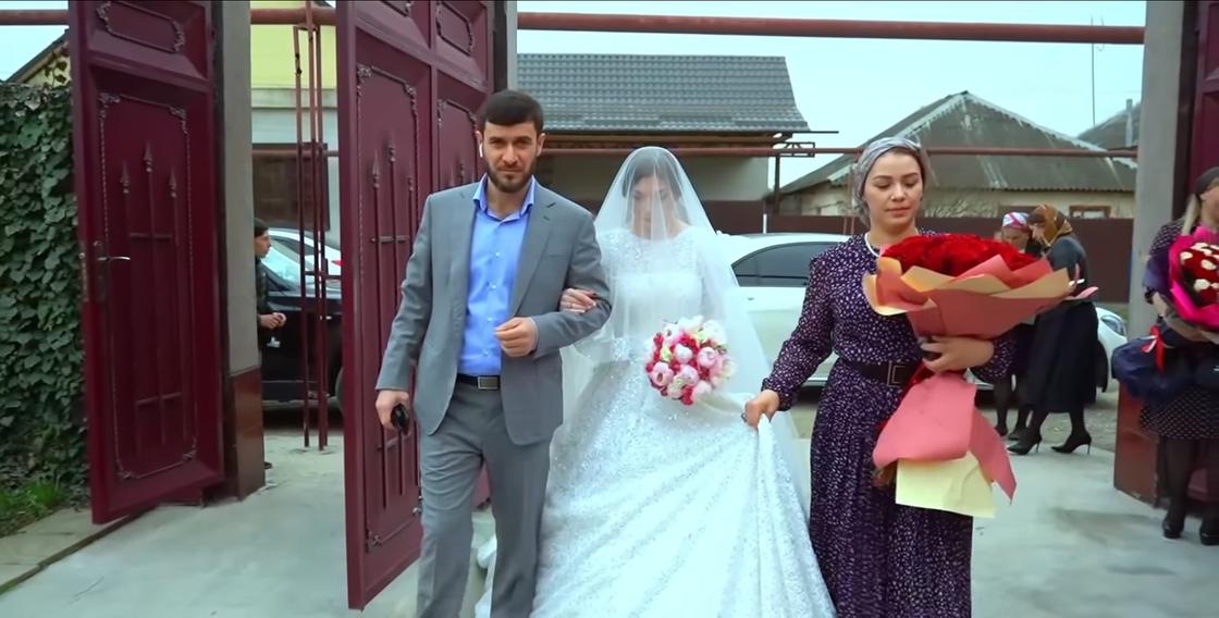 Чеченская невеста с женихом и подружкой