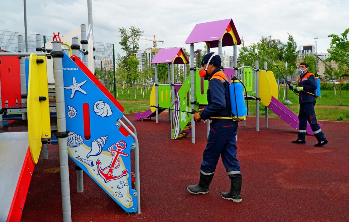 Парки, скверы, общественные пространства обрабатывают от коронавируса в Нур-Султане