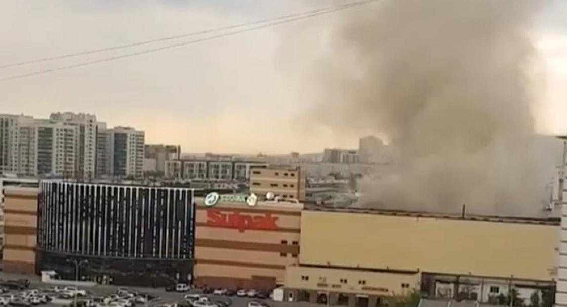 Пожар произошел в торговом центре ADK в Алматы: людей эвакуируют
