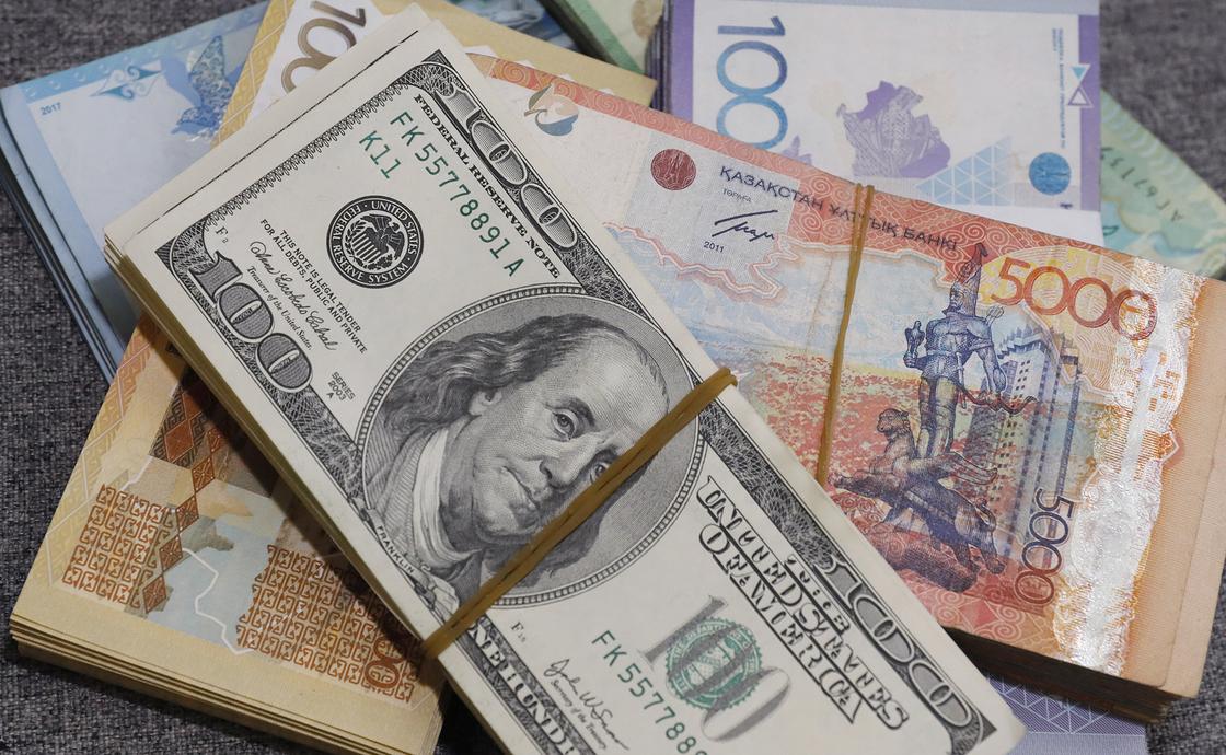 Депозит в долларах, евро или рублях: на вклад в какой иностранной валюте начисляются самые высокие проценты
