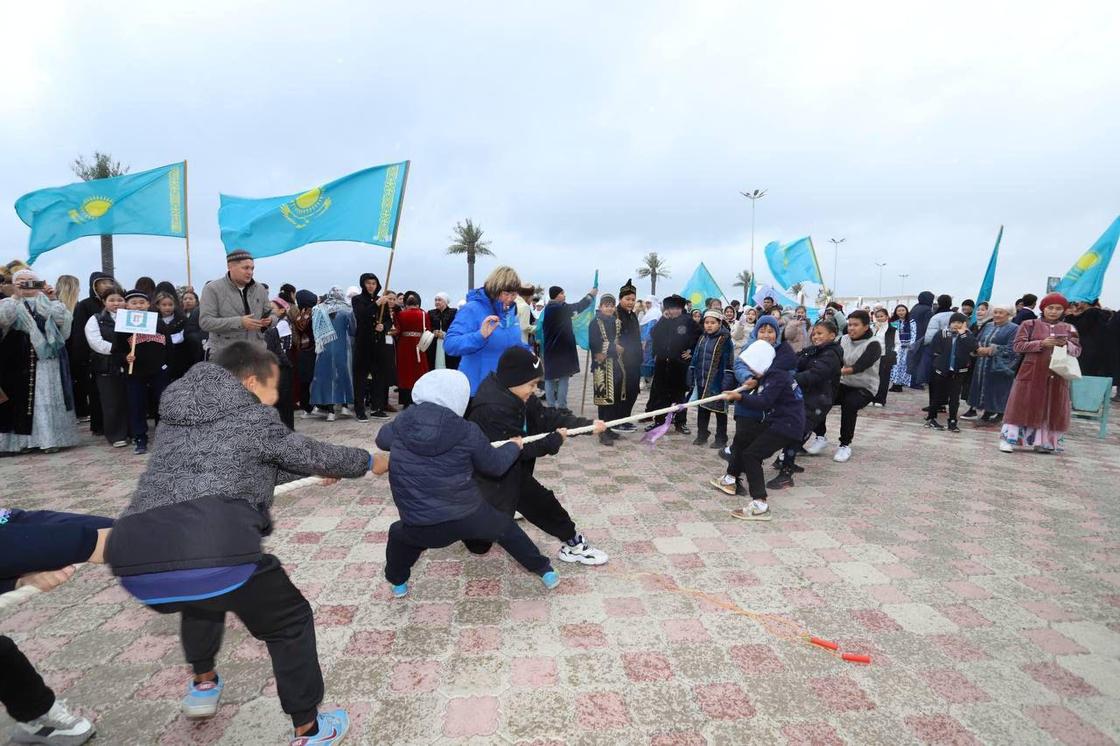 Парад национальной одежды в Актау