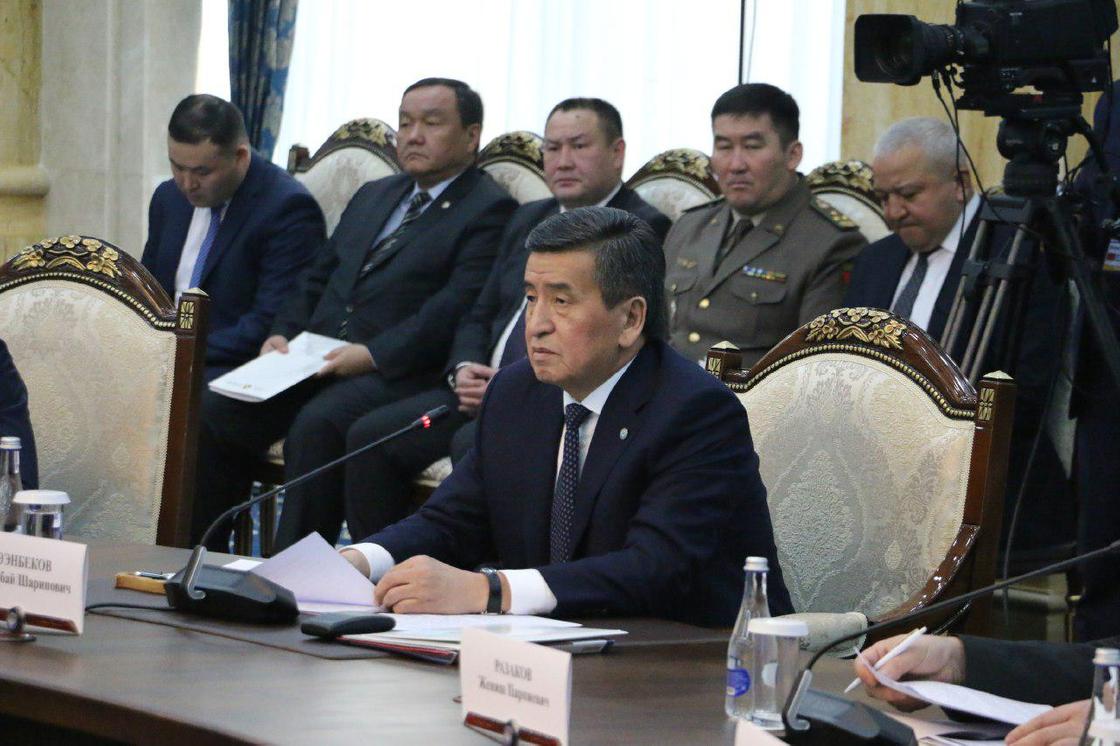 Токаев привез в Бишкек солидных людей и привет от Назарбаева