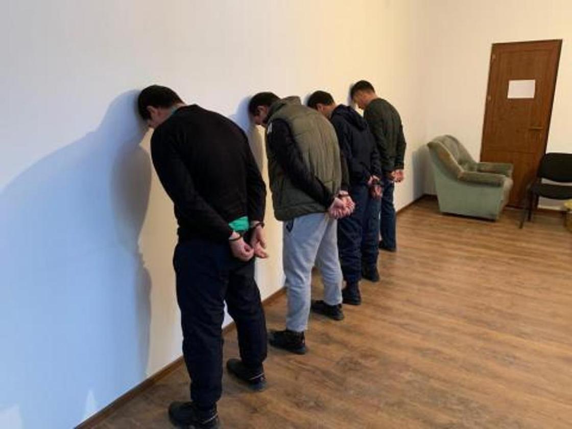 Четверых жителей Туркестанской области задержал КНБ за пропаганду терроризма (фото)