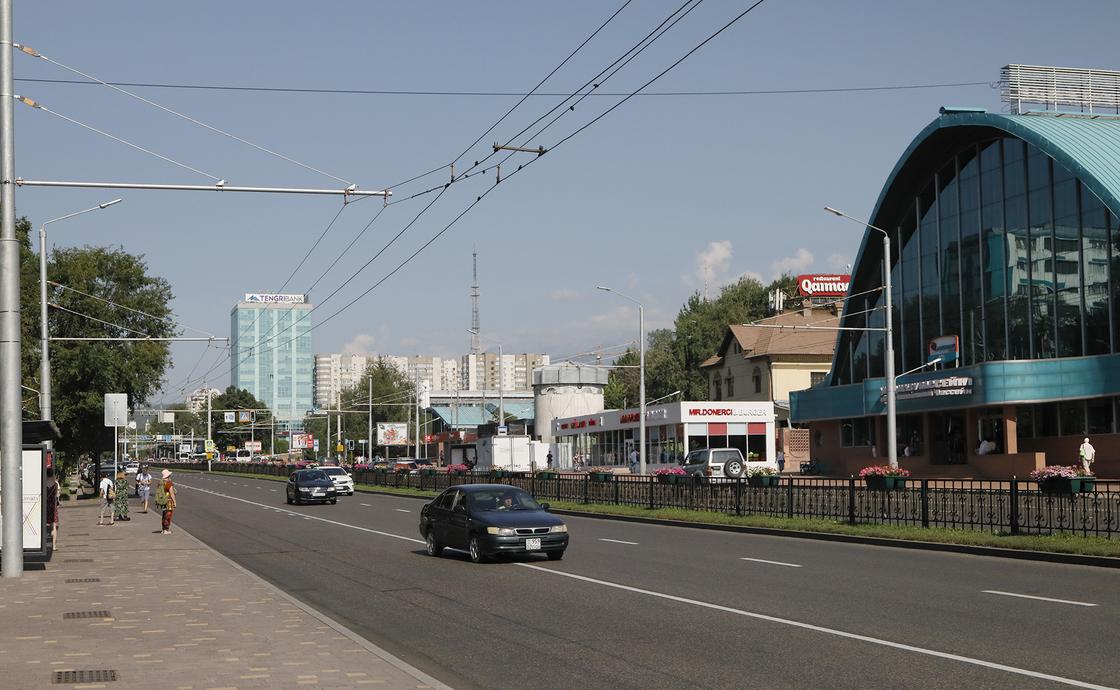 Конфликт на дороге закончился больницей и уголовным делом в Алматы