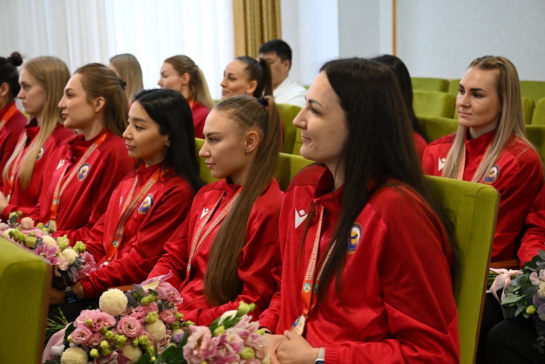 Бейбит Исабаев принял десятикратных чемпионов страны – волейболисток команды "Жетісу"